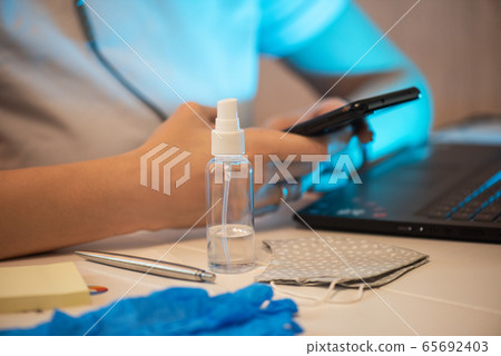 working in new reality working in new reality 65692403