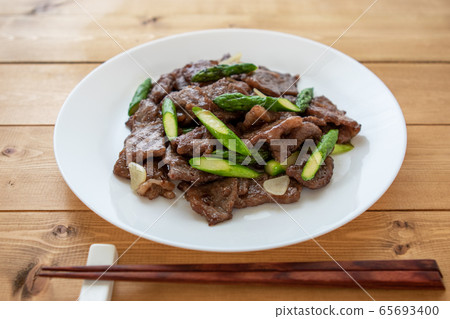 蘆筍炒牛肉 65693400
