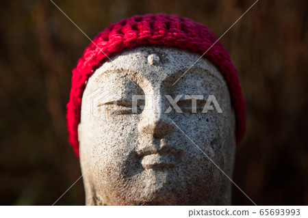 Jizo's gentle expression and red woolen hat landscape. Hiroshima 65693993