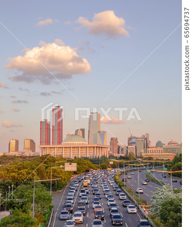 Seoul Yeouido scenery from Dangsan Station Seoul Yeouido scenery from Dangsan Station 65694737