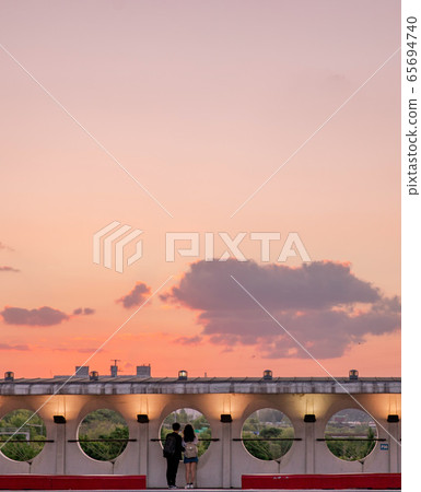 Sunset at Yanghwa Bridge in Seoul Sunset at Yanghwa Bridge in Seoul 65694740