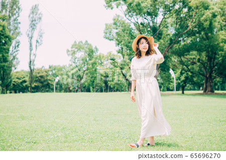 Summer image of a young woman 65696270