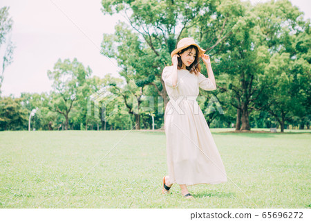 Summer image of a young woman 65696272