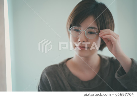 眼鏡 戴眼鏡 女生 65697704