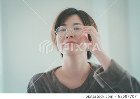 girl with glasses, nearsightedness, eyeglass 65697707