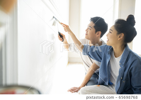 Couple, interior, paint Couple, interior, paint 65698768