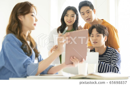 Business, meeting, men and women 65698837