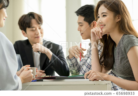 Business, meeting, men and women 65698933