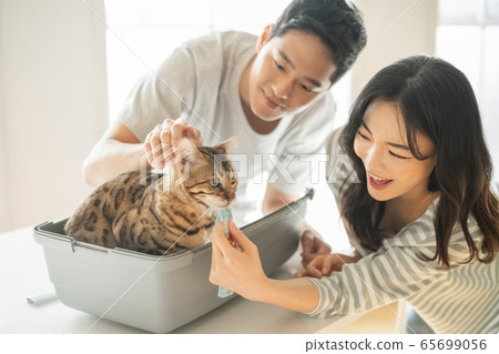 情侶，寵物，生活方式 65699056