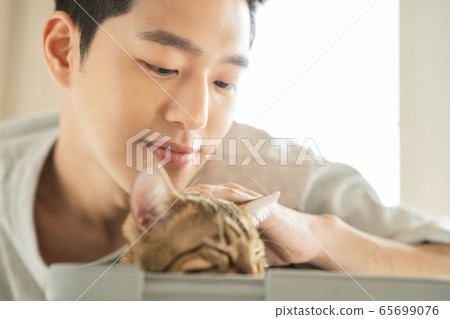 Man, animal, lifestyle 65699076