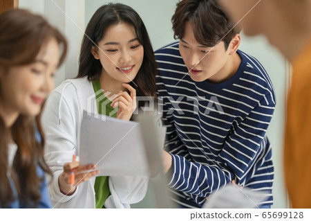 Business, men and women, meeting 65699128