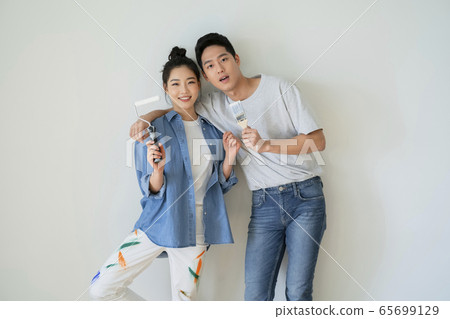 Couple, interior, paint Couple, interior, paint 65699129