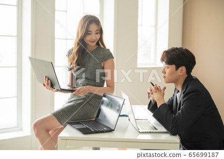 Business, men and women, meeting 65699187