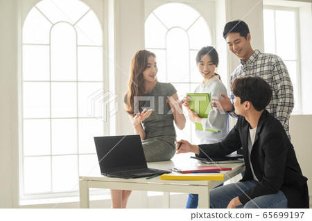 Business, men and women, meeting 65699197