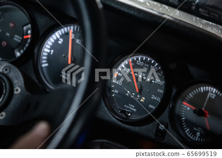 經典汽車車速表 65699519