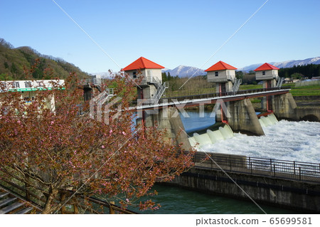 清早和沼安娜堰工作和周圍的水邊公園 清早和沼安娜堰工作和周圍的水邊公園 65699581