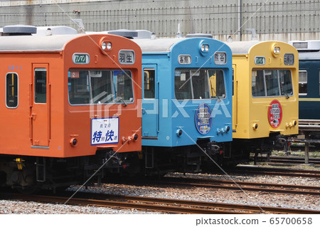 Chichibu Railway 1000 series (JNR 101 series 3 colors lined up) 65700658