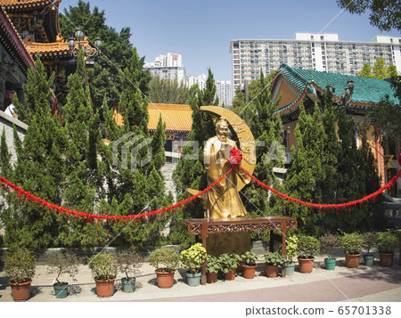 [Hong Kong] Statue of the old man under Huang Daesen Mausoleum 65701338