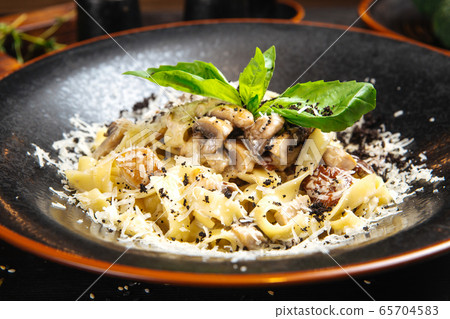 Tagliatelle alfredo with mushroom parmesan cheese Tagliatelle alfredo with mushroom parmesan cheese 65704583