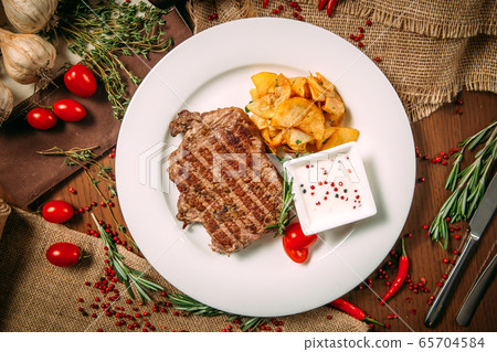 beef steak with white sauce pepper potato chips beef steak with white sauce pepper potato chips 65704584