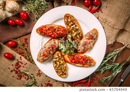 Appetizing italian appetizers bruschettas  65704949