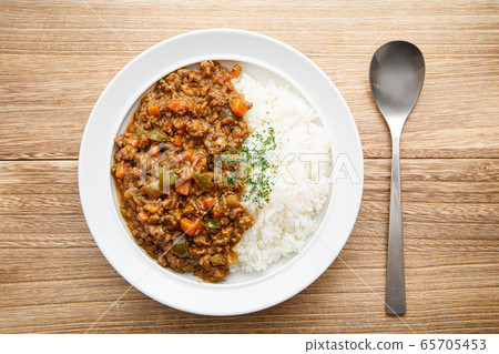 Curry and rice  65705453
