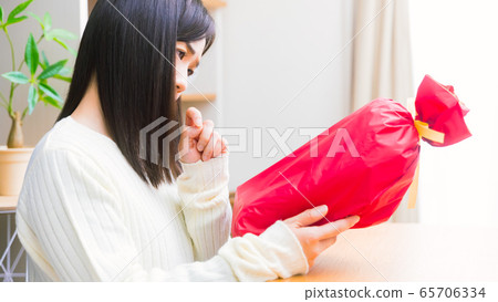 現在的女人擔心複製空間16：9 65706334