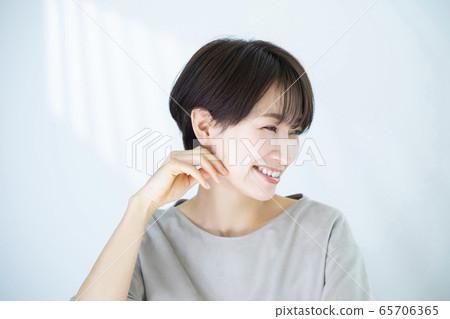 Women Beauty Beauty Short Hair 65706365