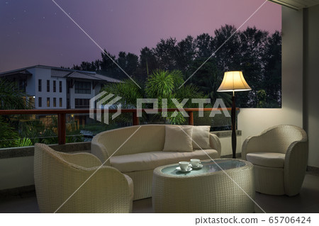 balcony 65706424