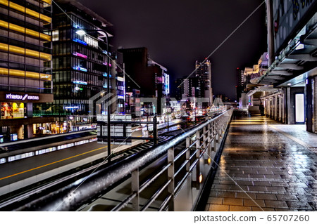 Urban rain 65707260