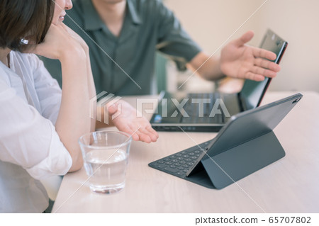 接受解釋的女性 65707802