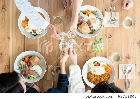 Cheers party wine dishes Cheers party wine dishes 65712803