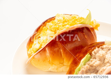 Rolled bread sandwich. 65712936