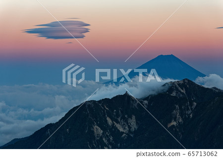 Mt. Fuji and Mt. Houou of afterglow seen from Kai Komagatake and hanging clouds Mt. Fuji and Mt. Houou of afterglow seen from Kai Komagatake and hanging clouds 65713062
