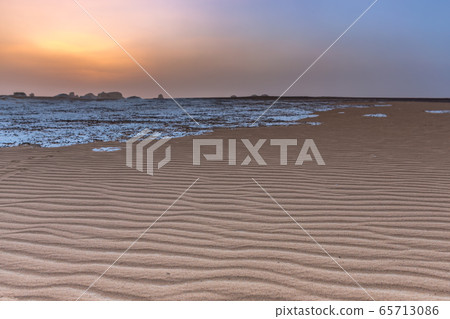 The White Desert at Farafra in the Sahara of Egypt The White Desert at Farafra in the Sahara of Egypt 65713086