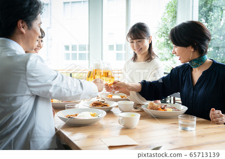 乾杯聚會酒美食餐 乾杯聚會酒美食餐 65713139