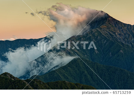 Kitadake at dusk seen from Kai Komagatake 65713259