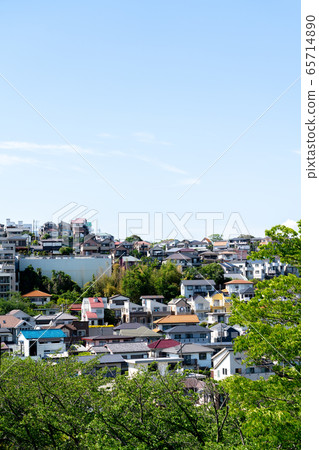 Cityscape on a hill 65714890