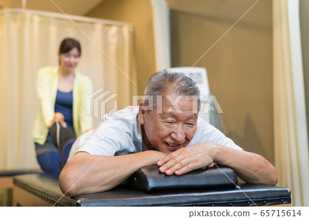 Senior manipulative massage Senior manipulative massage 65715614