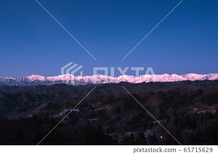 從品川和小川村看初冬的北阿爾卑斯山(黎明前) 從品川和小川村看初冬的北阿爾卑斯山(黎明前) 65715629