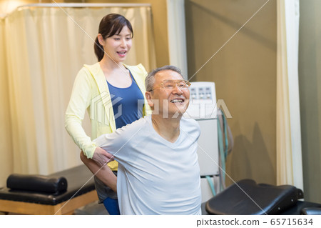 Senior manipulative massage Senior manipulative massage 65715634