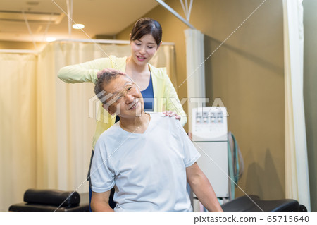 Senior manipulative massage Senior manipulative massage 65715640