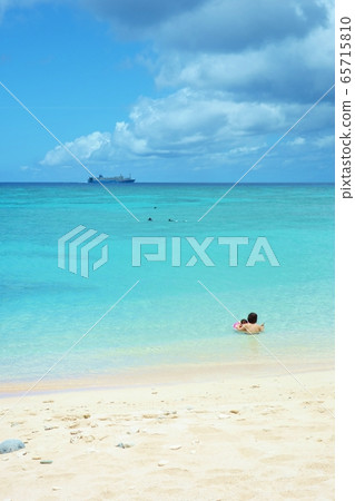 Yoron Island's sandy beach Yoron Island's sandy beach 65715810