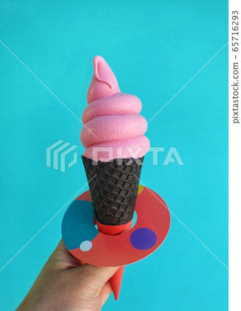 冰淇淋粉色香草 65716293