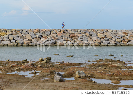 Large stones Was prepared in place of the sandy Large stones Was prepared in place of the sandy 65716535
