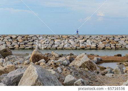 Large stones Was prepared in place of the sandy Large stones Was prepared in place of the sandy 65716536