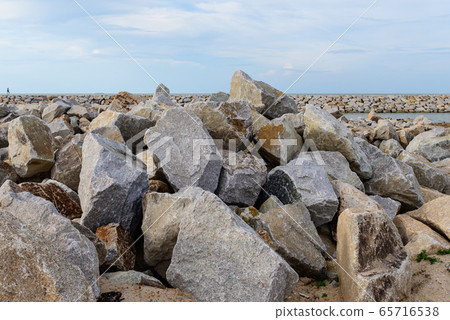 Large stones Was prepared in place of the sandy Large stones Was prepared in place of the sandy 65716538