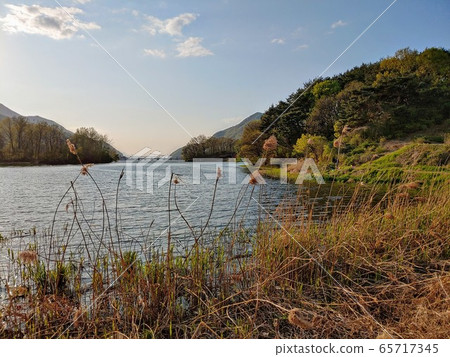 Landscape, Natural Landscape, River Landscape, Spring Landscape, Landscape Photography, Nature, Natural Environment, Nature Image, Mountain, Tree, Forest, River, Sky, Trail 65717345