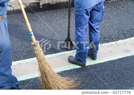 Paving work 65717776