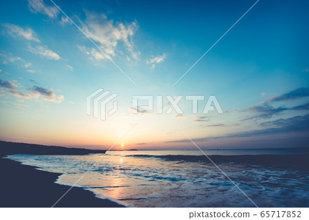 Morning glow of Shonan Chigasaki 65717852